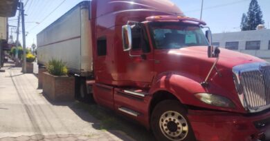 RECUPERAN POLICÍAS ESTATALES TRAILERS ROBADOS Y RESGUARDAN PREDIO DONDE APARENTEMENTE FUE ALMACENADA LA MERCANCÍA QUE TRANSPORTABAN